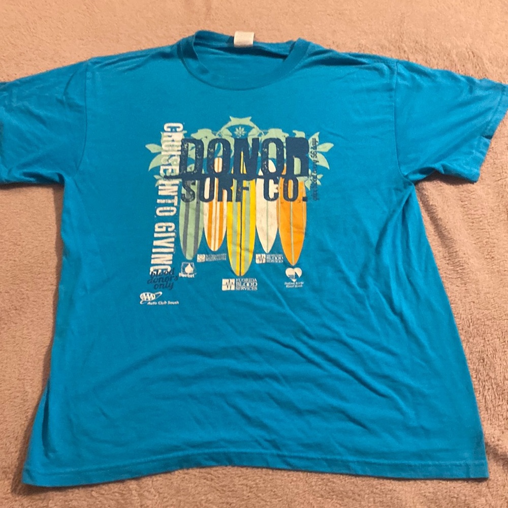 SURF CO. DONOR TEE